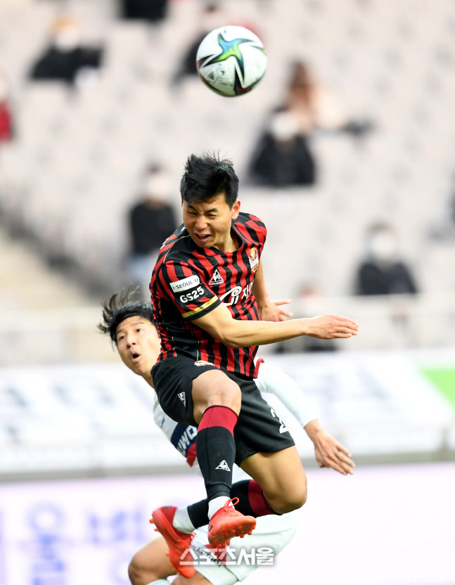 [포토] 박정빈 \'멋진 헤딩슛 날렸지만\'