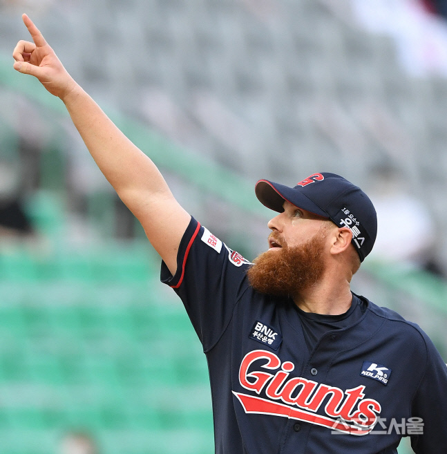 외인 원투펀치 앞세운 롯데, 희망 속에서 LG 제압하며 평가전 3연승
