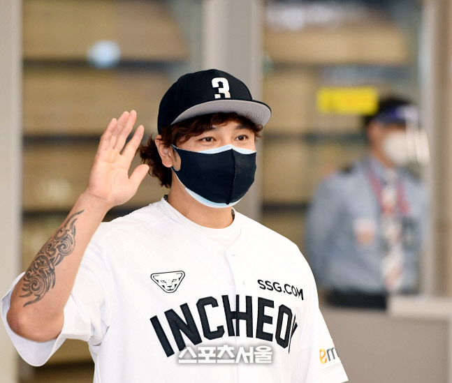 [포토] 추신수, 인천과 SSG가 새겨진 유니폼으로~