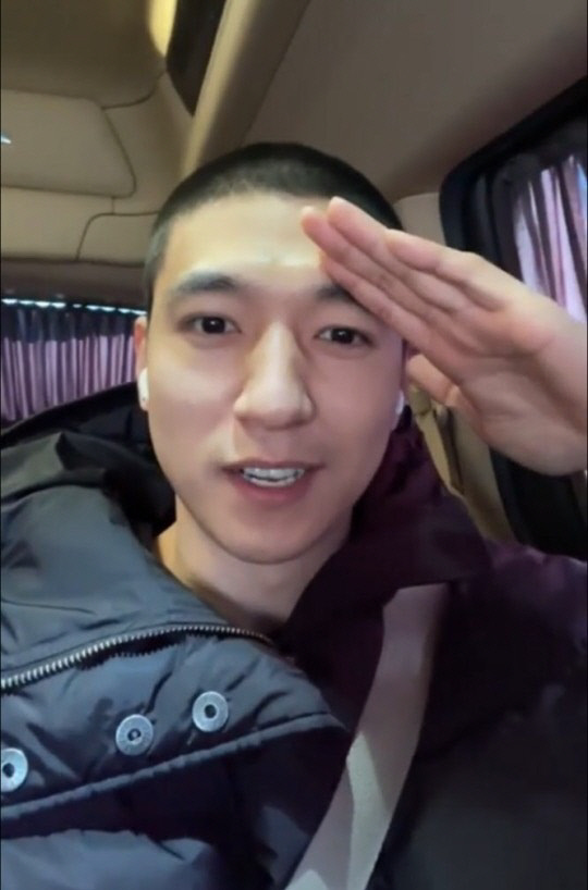 데이식스 성진, 오늘(8일) 깜짝 현역 입대 "앨범 준비는 완료"