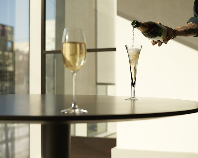 안다즈 서울 강남, 조각보서 해피아워 프로모션 진행…"무제한 주류 제공"