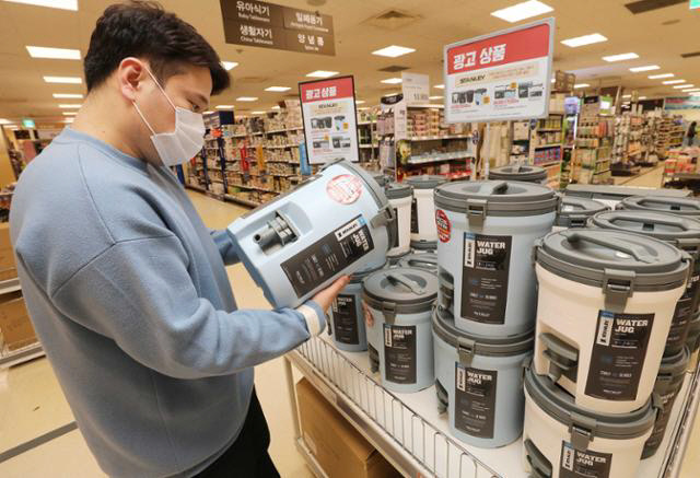 포근한 날씨에 빨라진 캠핑 시즌…관련 시장 들썩