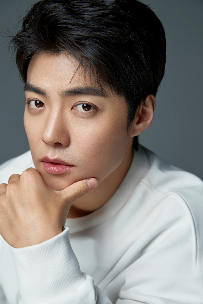 강남, 샌드박스네트워크와 전속계약 체결…도티·유병재와 한솥밥[공식]