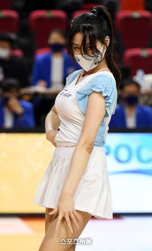 [포토] 전자랜드 치어리더 '요염한 눈빛'