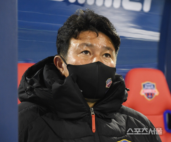 [포토] 수원FC 김도균 감독, 5년 만의 수원 더비!