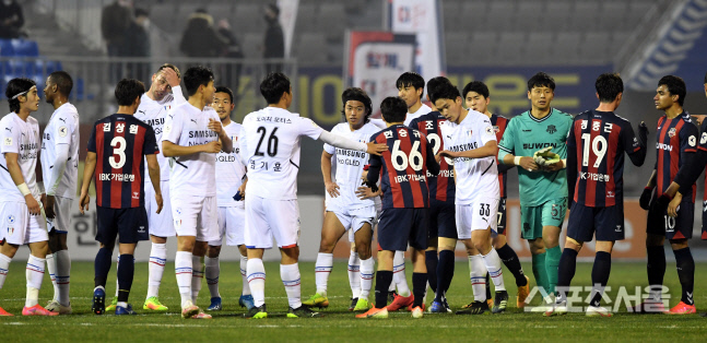 [포토] 5년 만의 '수원 더비', 0-0 무승부!