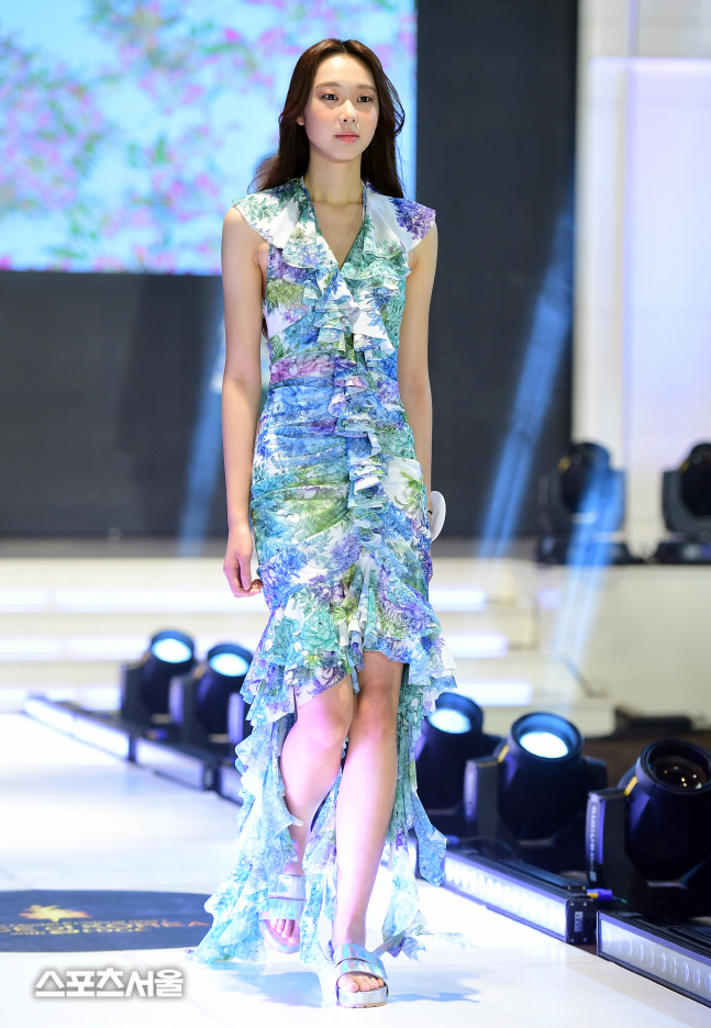 모델 한지수, '2012 페이스 오브 코리아'의 워킹이랍니다[포토]