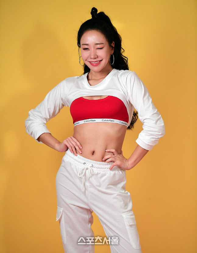 배꼽미인으로 변신한 머슬퀸 김선영, 맥스큐 4월호 커버를 장식했답니다[포토]