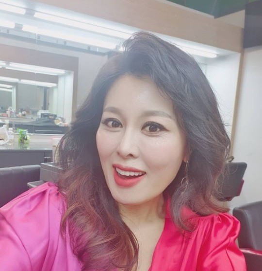 '32kg 감량' 홍지민, 자신도 놀란 메이크업 후 인증샷  [★SNS]