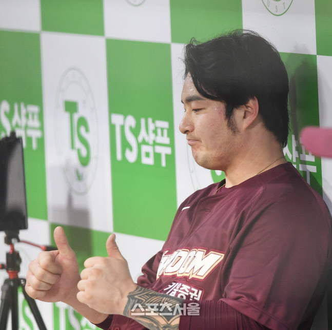 [포토] 키움 박병호의 엄지 척! 우리 후배들...대단해~