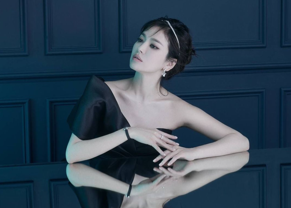 송혜교 B컷의 이유 "쥬얼리보다 빛나서?" [★SNS]