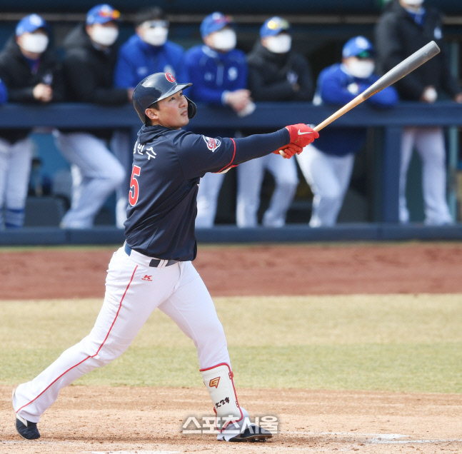 롯데, 평가전 7연승으로 따뜻한 봄날 만끽…NC에 7-2승리