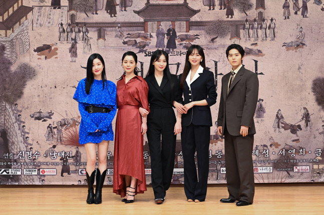 이유비 서영희 정혜성 금새록 김동준 (1)