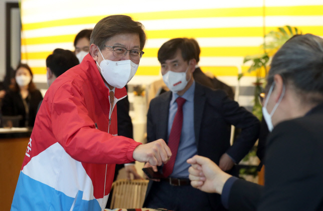 박형준 부부 30억원 부산엘시티, "1년전 아내가 아들에게 샀다"