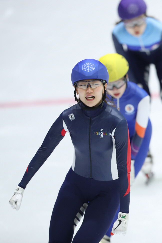 미소 짓는 심석희