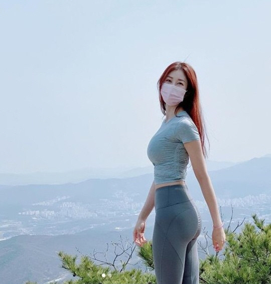 서동주, 산 정상에서 시선 올킬한 레깅스 등산 패션[★SNS]