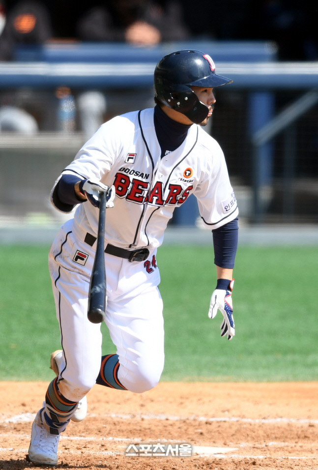 [포토] 2회 적시타 치는 오재원
