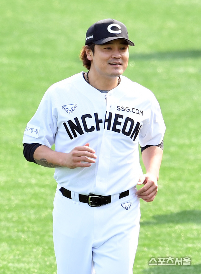 [포토]팀 훈련 합류 추신수, 미소 머금고