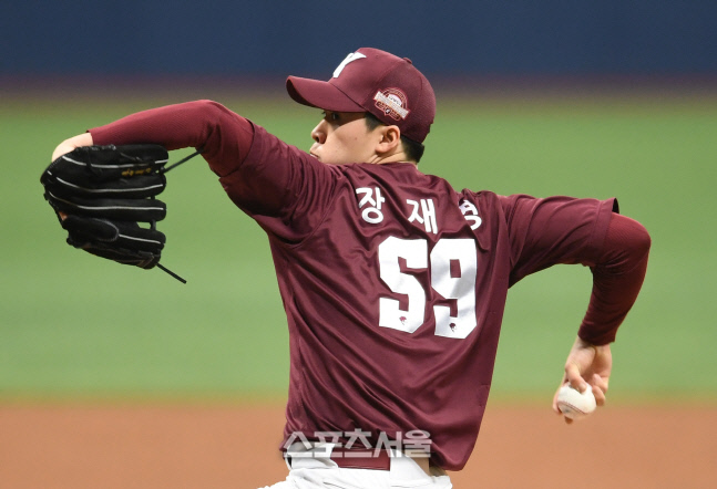 [포토]키움 장재영, 역동적으로!