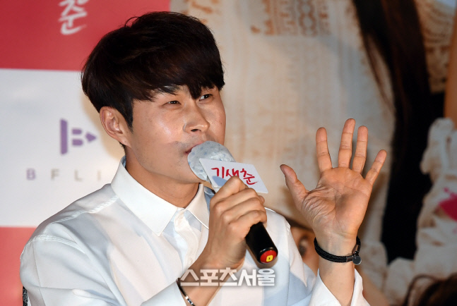 [포토]김영희 감독의 패러디 성인영화 \'기생춘\'의 주연 맡은 민도윤