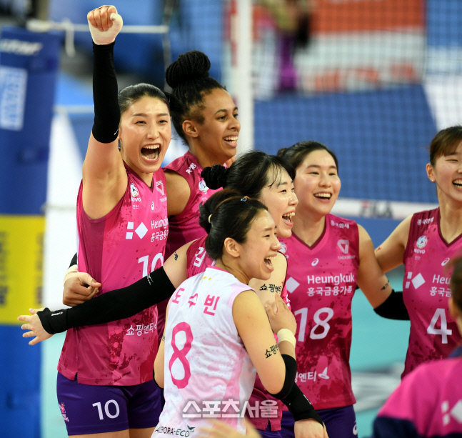 [포토] 김연경이 이끈 흥국생명, 플레이오프 3차전 3-0 완승 거두며 챔프전 진출