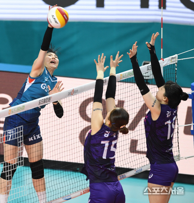 [포토] GS칼텍스 이소영, 2차전 승리를 향해!