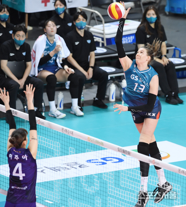 [포토] GS칼텍스 러츠, 압도적인 타점!