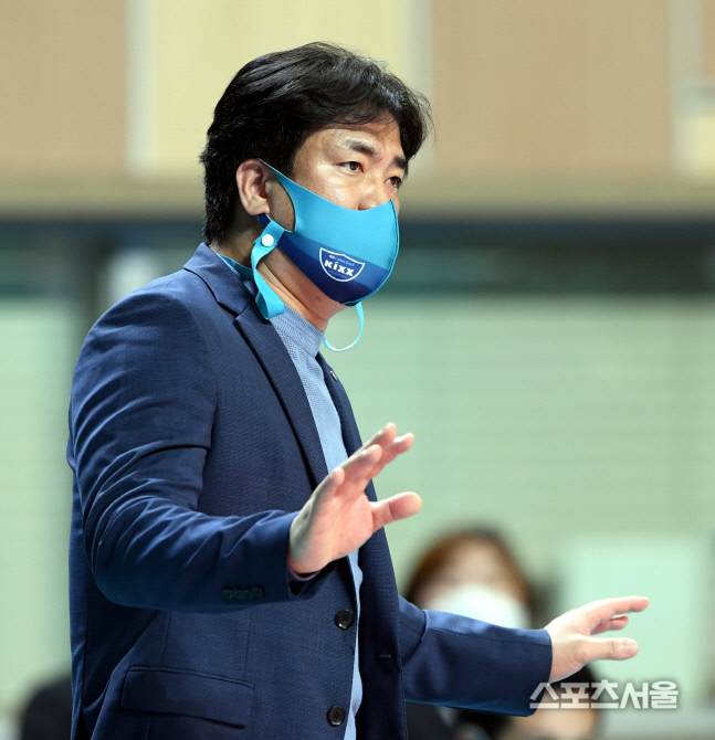 [포토] GS칼텍스 차상현 감독, 차분하게...