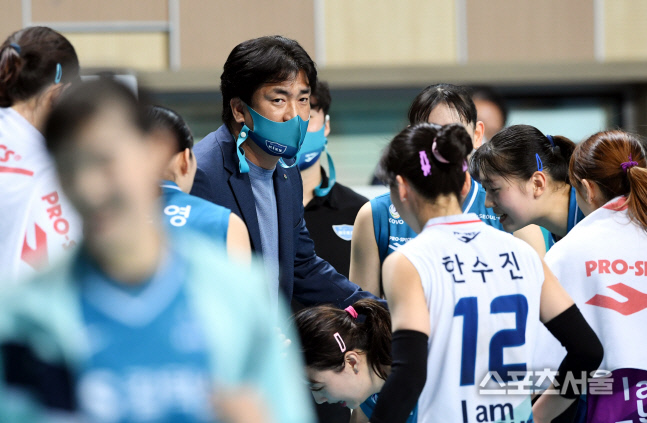 [포토] GS칼텍스 차상현 감독, 다들 잘하고있어...!