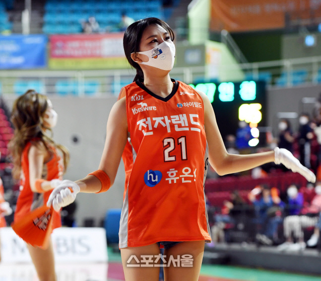 [포토] 치어리더 송수지 '승리를 위하여'