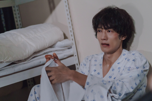 tvN_루카 더 비기닝_김래원 (1)