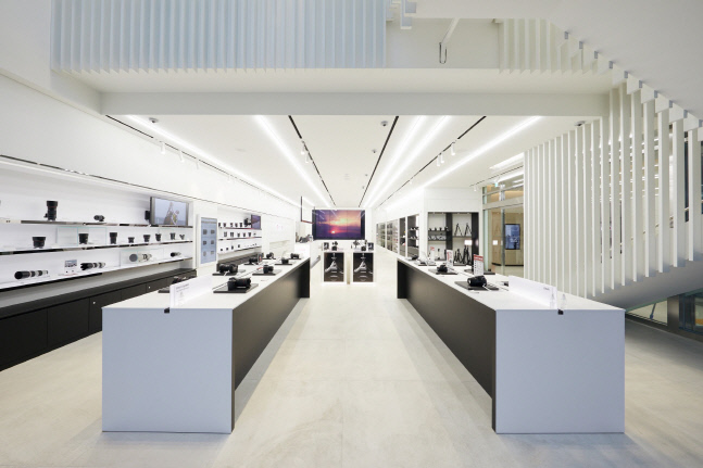 캐논플렉스 1층 매장 전경