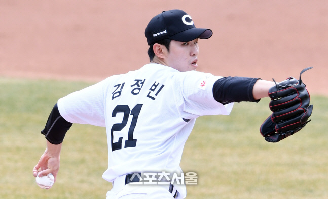 [포토]SSG 김정빈, 매서운 눈빛으로!