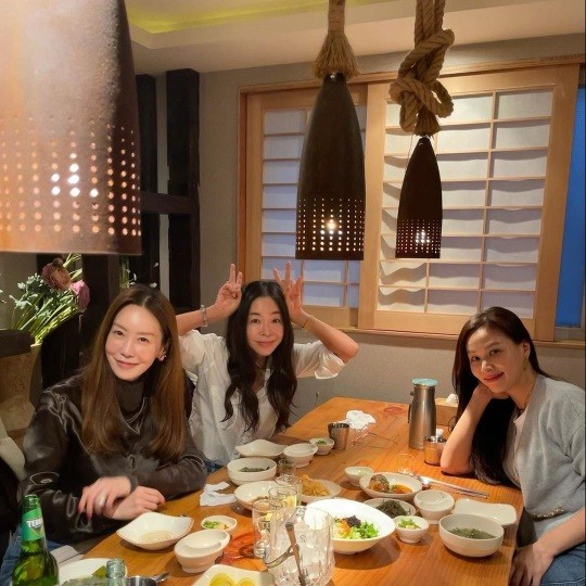 "미모에 취하겠네" 이혜영, 고소영 김정은과 화기애애 술자리 [★SNS]