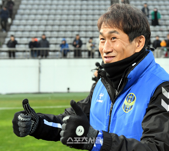 유상철은 위독하지 않다…"추측성 발언 등 자제해달라" [팩트체크]