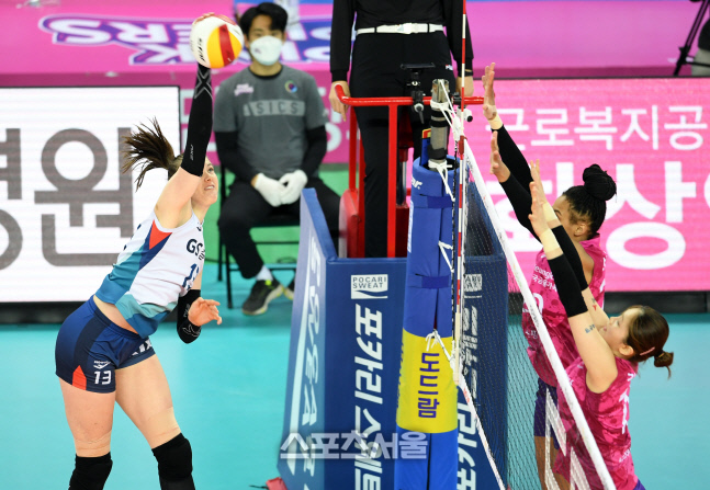 [포토]GS칼텍스 러츠의 강타