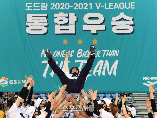 [포토]GS칼텍스를 통합 우승으로 이끈 차상현 감독