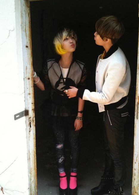 엠버, 생일 맞은 故설리 사진 공개...그리운 시간[★SNS]