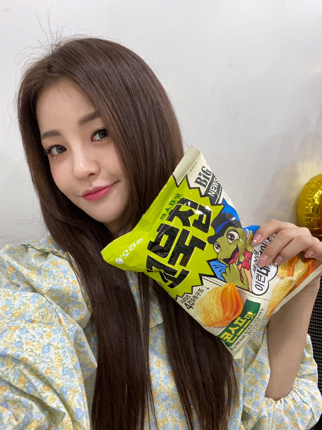오리온 꼬북칩, 브레이브걸스 '꼬북좌' 유정 모델로 발탁