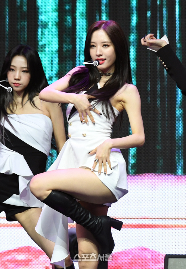[포토]우주소녀 보나, 각선미 뽐내며!
