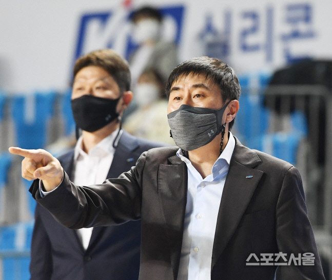 [포토] 삼성 이상민 감독, 좀 더 집중!