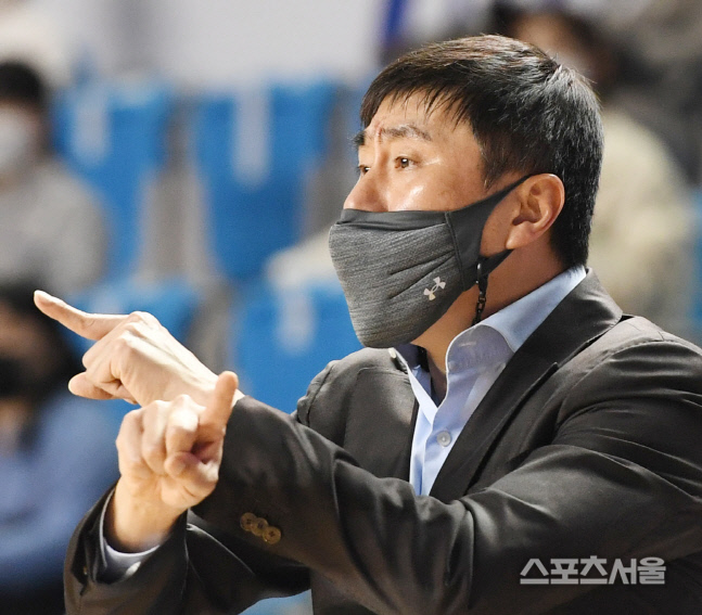 [포토] 삼성 이상민 감독, PO 희망을 잡아라!