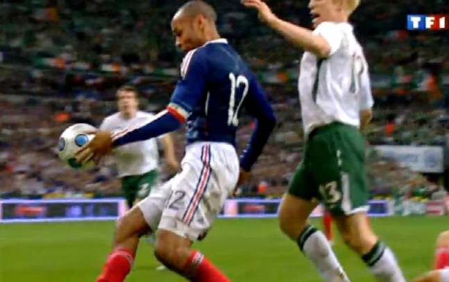 앙리, 11년 전 '신의손 논란'에…"살해위협 편지받고 딸 보디가드와 등교"