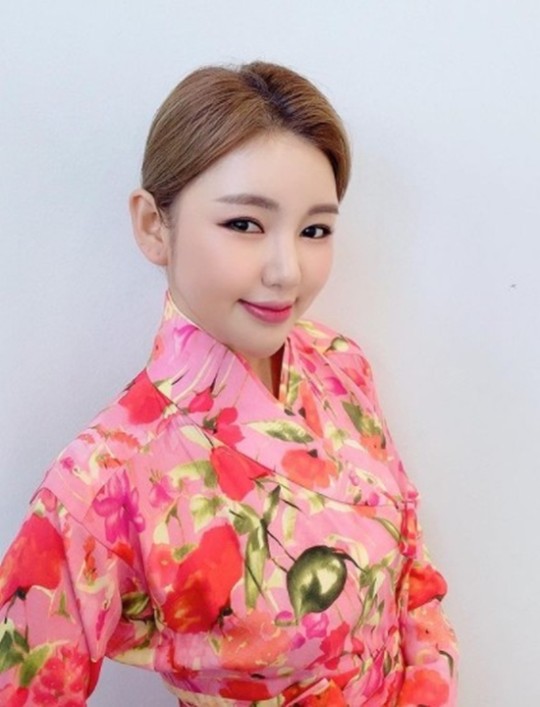 "한떨기 봄꽃" '44kg' 송가인, 청순+우아한 한복자태 [★SNS]