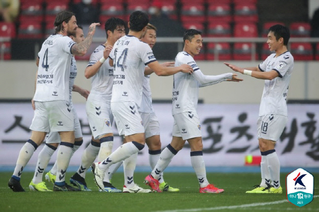 '헤딩 결승포' 이동준 "한일전 아픔? 대표 선수라면 다 이겨내야 한다고…" [현장인터뷰]