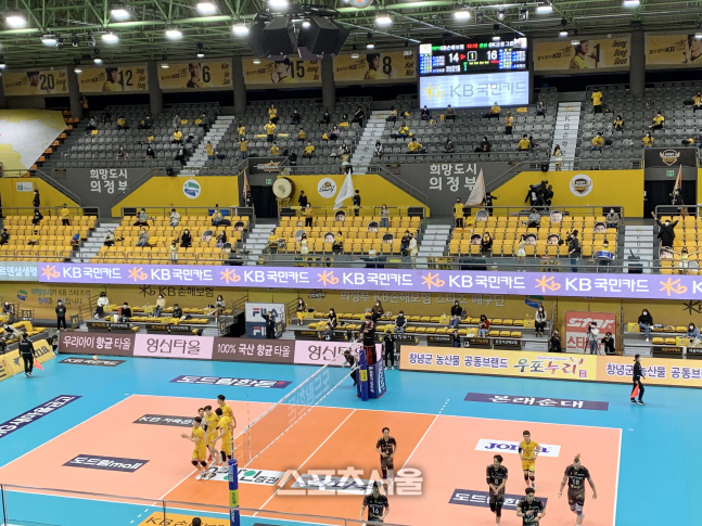 드디어 유관중, 5년 만의 준PO에 V리그 남자부 막판 흥행 예고[현장메모]