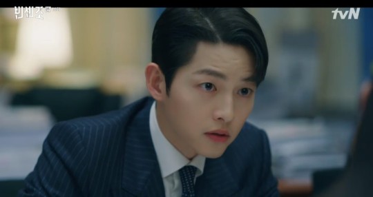 '빈센조' 송중기,전여빈과 연인행세로 키스→마피아 습격에 '위기'