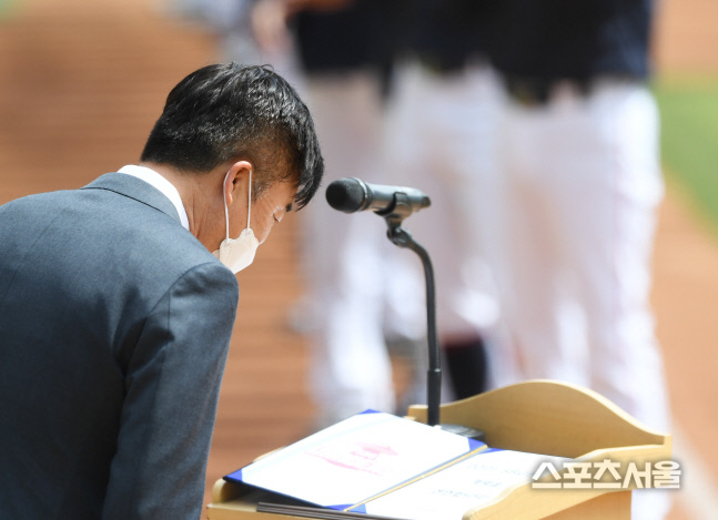 [포토] 민경삼 SSG 랜더스 대표이사, 개막 선언을 합니다~