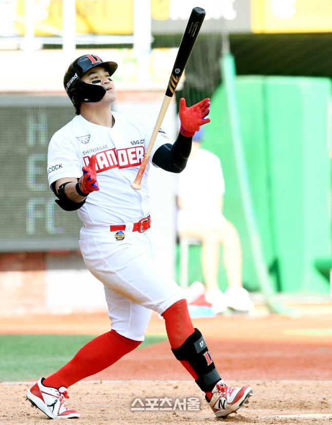 [포토] SSG 추신수, 잘...맞았는데?