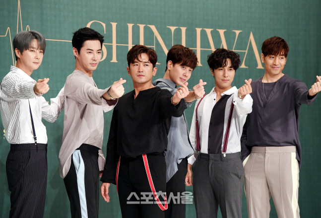 전진, 라이브웍스컴퍼니와 전속계약 이야기 중…신혜성-이민우와 한솥밥[종합]